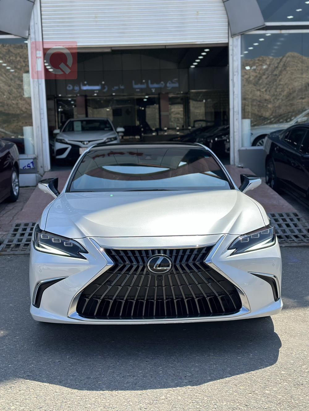 Lexus ES